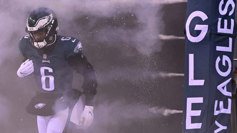 DeVonta Smith Wears Nike Dunks Before Eagles Game